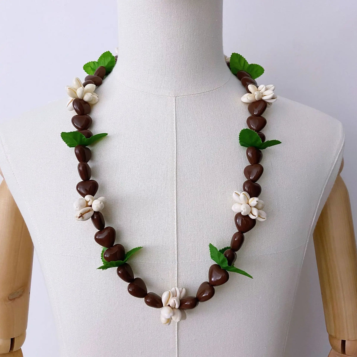 Hawaiian Black Kukui Nut Inspired Lei Acrylic Flower Heart Shell Beads Lei Adjustable Graduation Party Favor